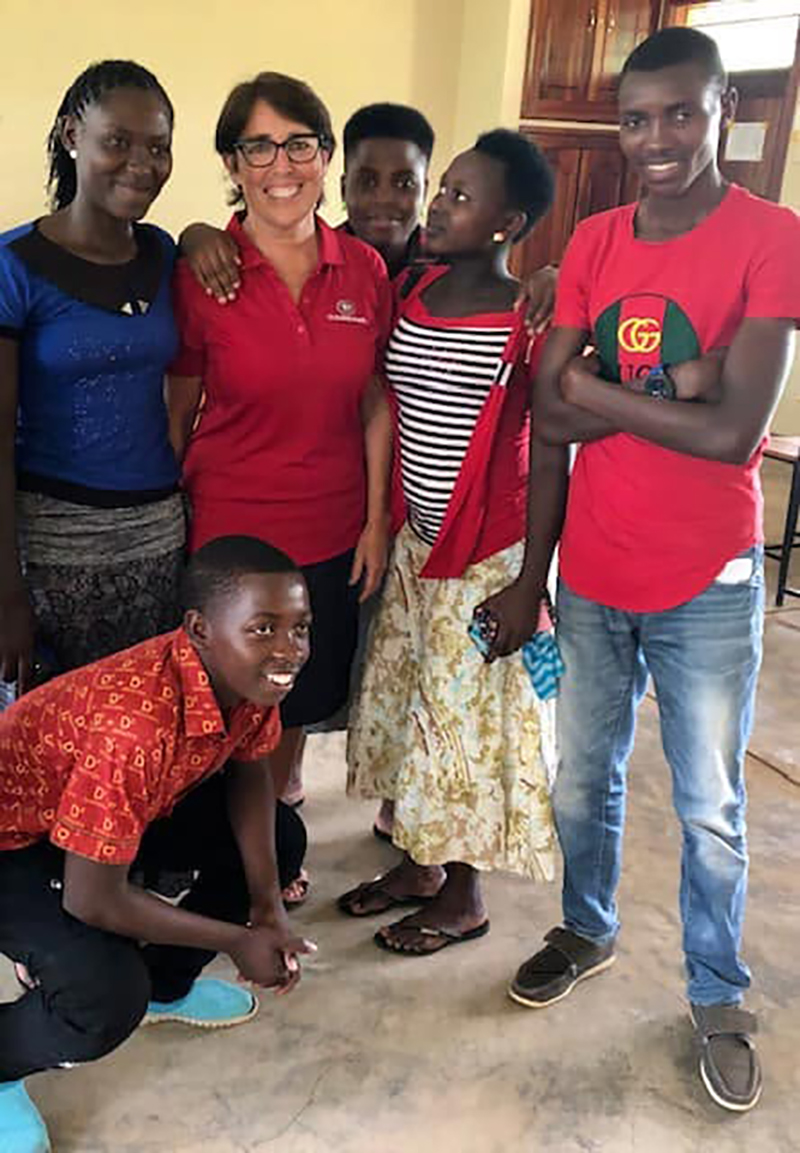Dr. Jan Hansen poses for a photo with students.