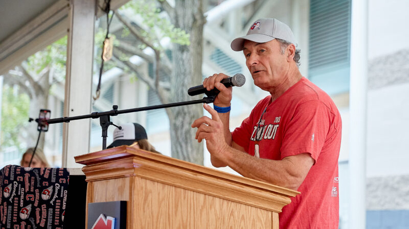 Jim Eisenreich making a speech